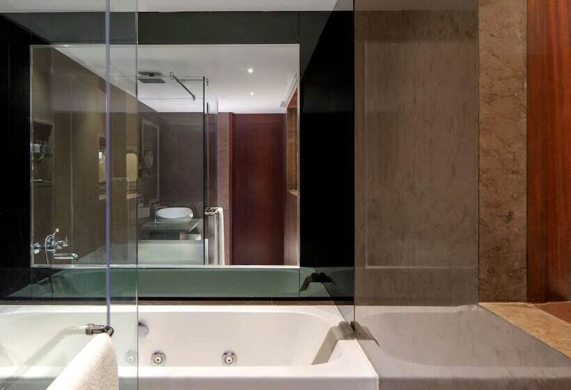 Номер Superior, Radisson Blu Atria Bengaluru