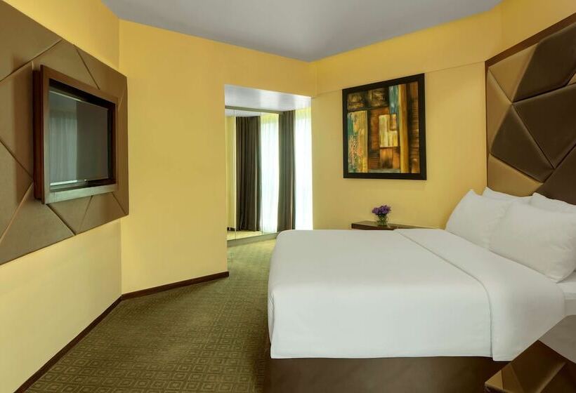 Номер Deluxe, Radisson Blu Atria Bengaluru