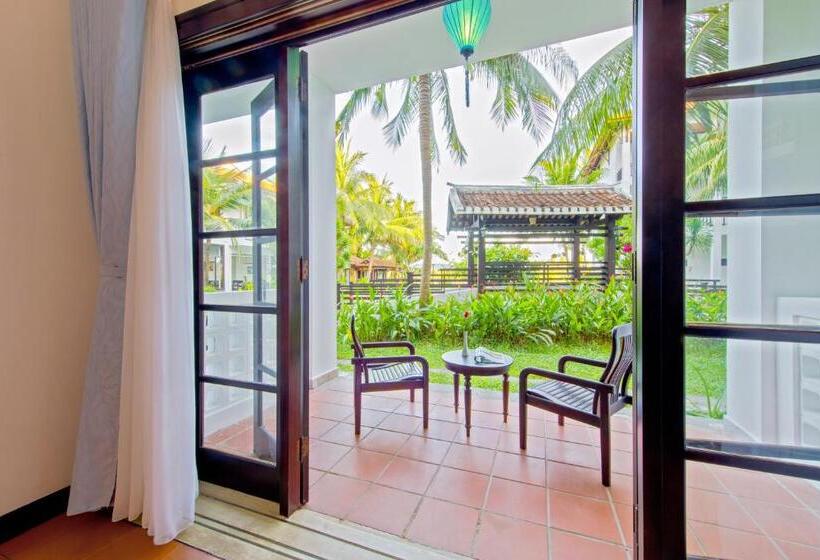 带阳台的三人标准间, River Beach Resort & Residences