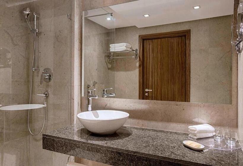 غرفة كلوب سرير كينج, Sheraton Tunis