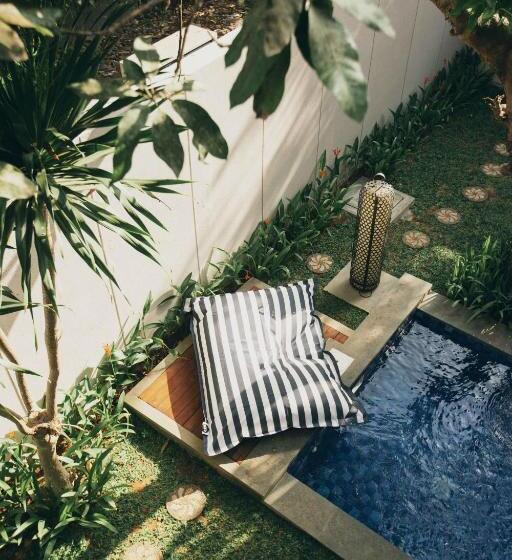 سوییت جونیور با چشمانداز استخر, The Vira Bali Boutique Hotel & Suite