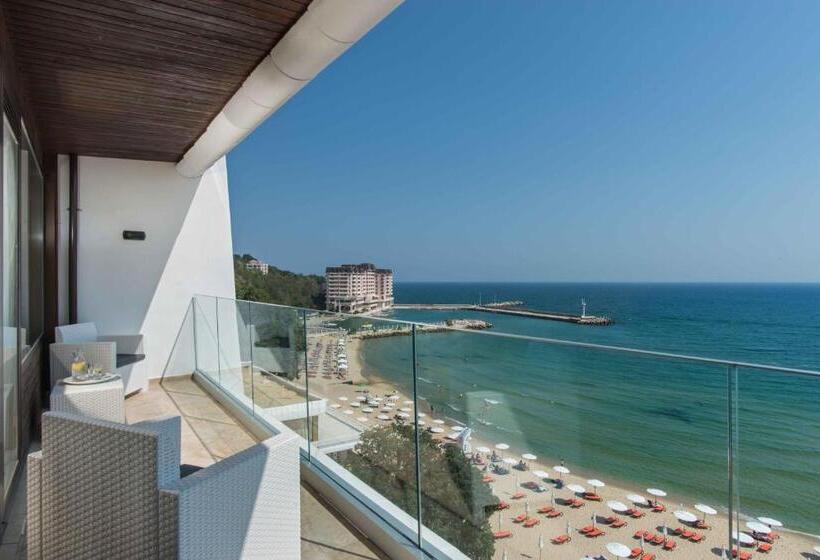 디럭스 주니어 스위트 바다 전망, The Palace Hotel, Sunny Day