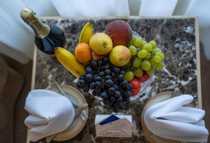 디럭스 주니어 스위트 바다 전망, The Palace Hotel, Sunny Day