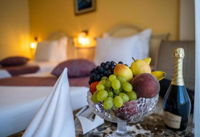 수피리어 스위트 바다 전망, The Palace Hotel, Sunny Day