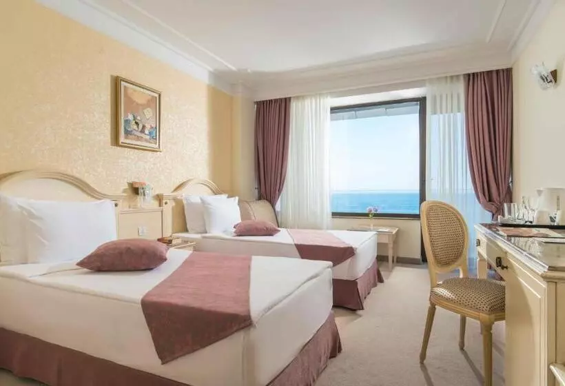 اتاق استاندارد با چشم‌انداز دریا, The Palace Hotel, Sunny Day