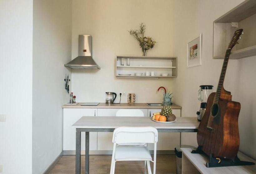 استودیو استاندارد با بالکن, Rooftop 2021