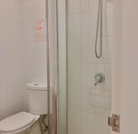 Quarto Estandar Individual Banheiro Compartilhado, Carrichouse