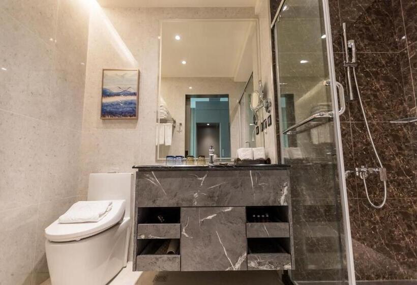 اتاق استاندارد با چشم‌انداز کوهستان, Grand Hotel Lili