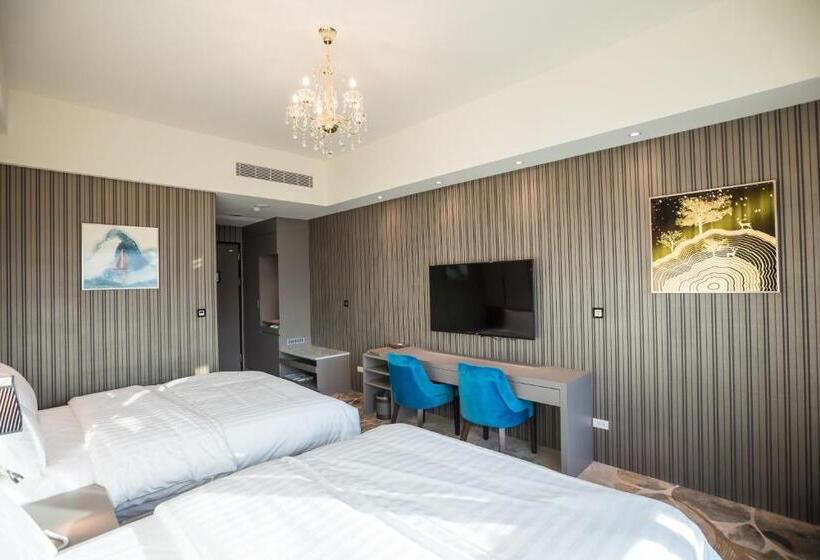 اتاق استاندارد با چشم‌انداز کوهستان, Grand Hotel Lili