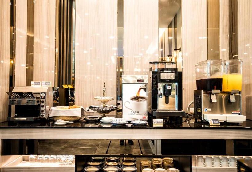 اتاق استاندارد با چشم‌انداز کوهستان, Grand Hotel Lili