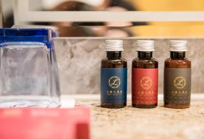 اتاق استاندارد با چشم‌انداز دریا, Grand Hotel Lili