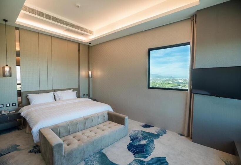 سوییت لوکس, Grand Hotel Lili