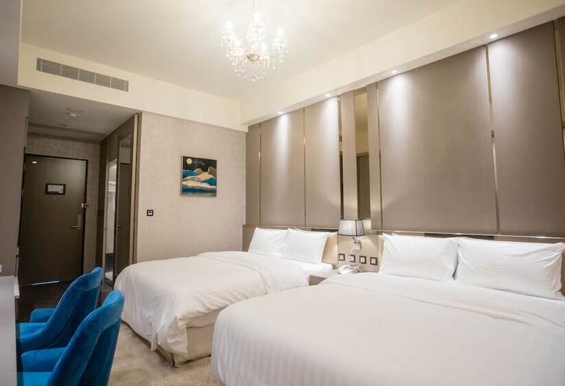 اتاق استاندارد چهار تخته, Grand Hotel Lili