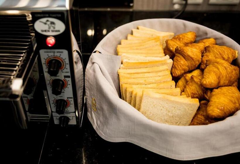 اتاق استاندارد با چشم‌انداز کوهستان, Grand Hotel Lili