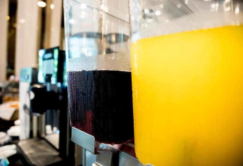 اتاق استاندارد با چشم‌انداز کوهستان, Grand Hotel Lili