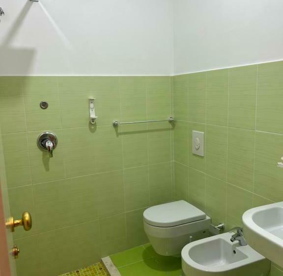 חדר דלוקס לשלושה, Adriatik Orikum