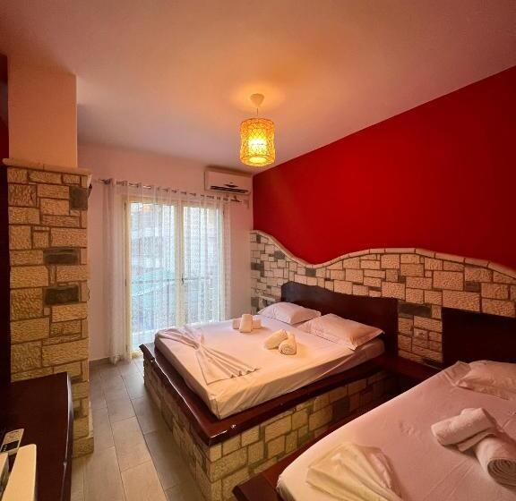 חדר דלוקס לשלושה, Adriatik Orikum