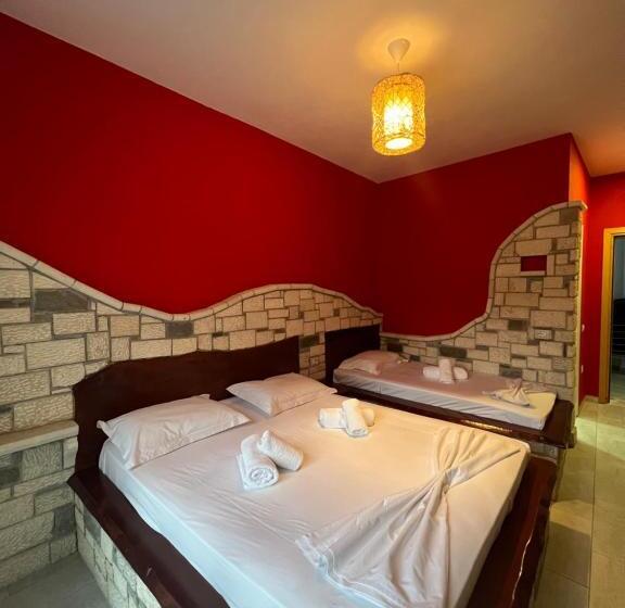 חדר דלוקס לשלושה, Adriatik Orikum