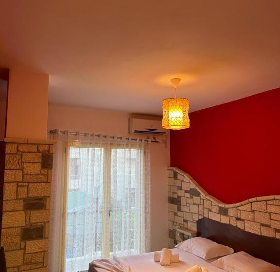 חדר דלוקס לשלושה, Adriatik Orikum