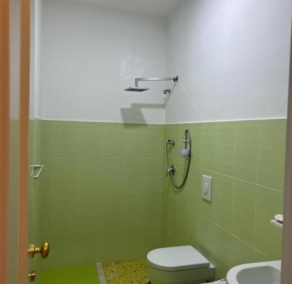 חדר דלוקס לשלושה, Adriatik Orikum