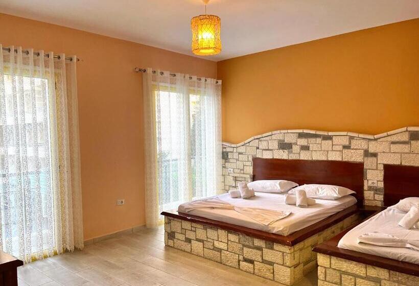 חדר דלוקס לשלושה, Adriatik Orikum