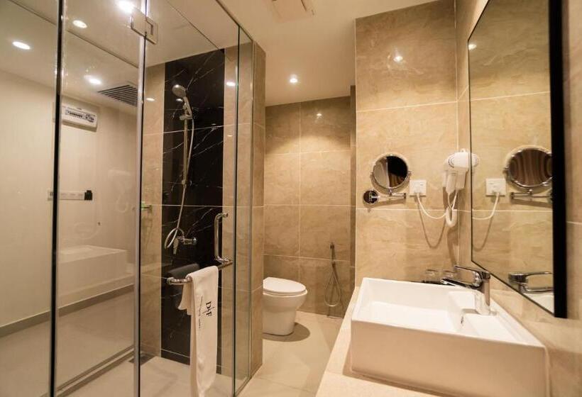 キングサイズベッドのデラックスルーム, D&f Boutique Hotel Seremban 2