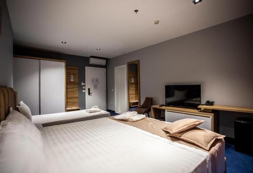 스탠다드 트리플 룸 풀장 전망, Nuevo Deluxe