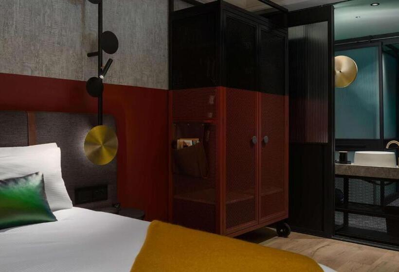 اتاق استاندارد با تخت بزرگ برای معلولان, Qt Auckland