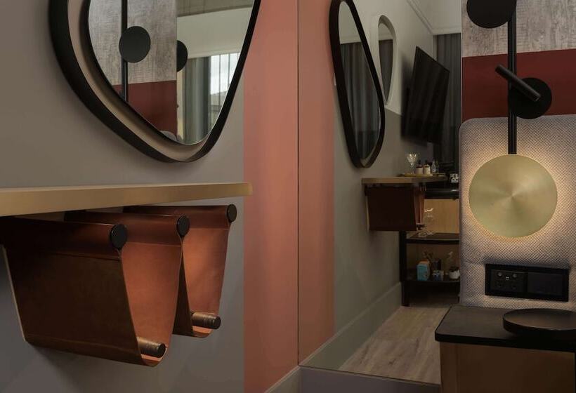 اتاق استاندارد با تخت بزرگ برای معلولان, Qt Auckland