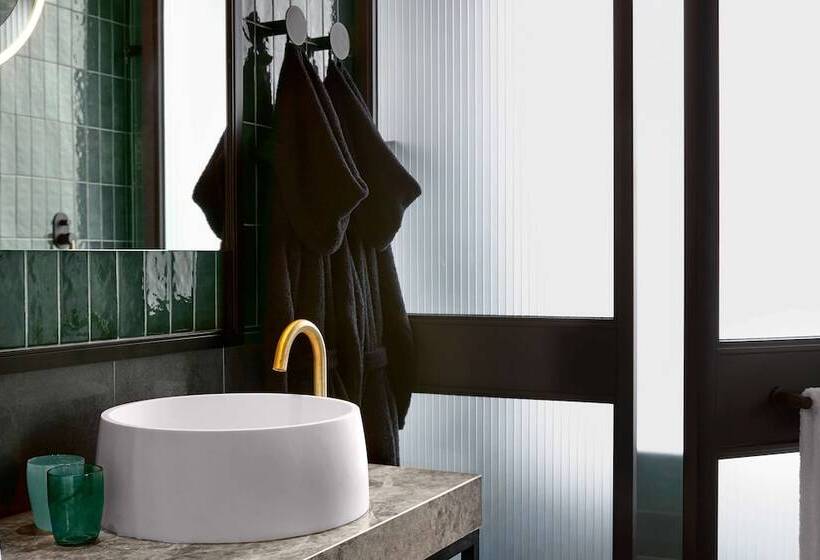 اتاق استاندارد با تخت بزرگ برای معلولان, Qt Auckland