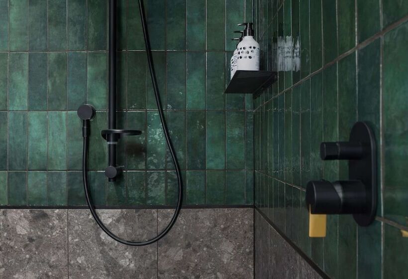 اتاق استاندارد با تخت بزرگ برای معلولان, Qt Auckland