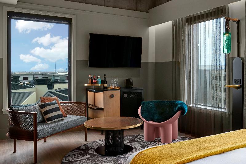 اتاق لوکس, Qt Auckland