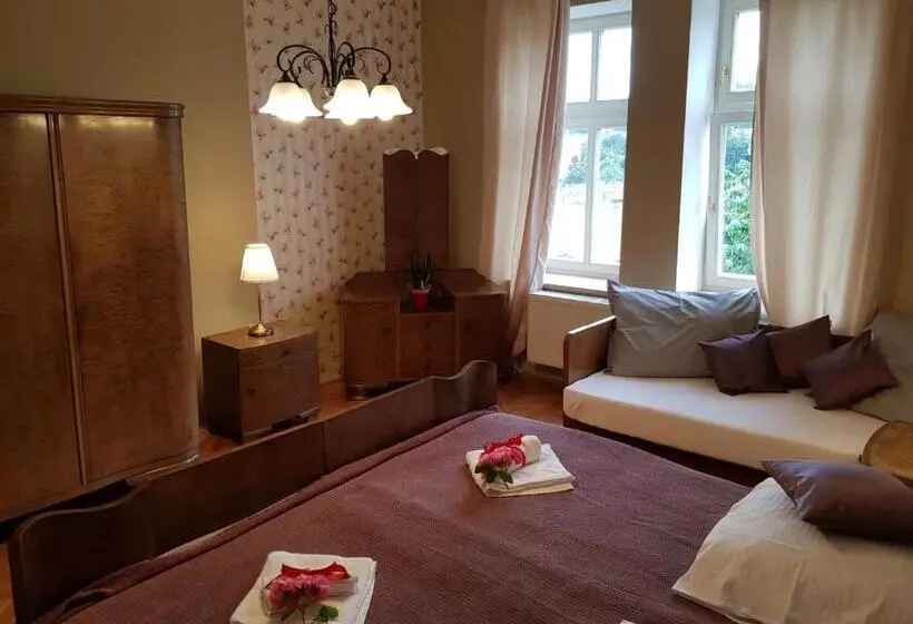 ガーデンビュースイート, Vila Janáčkova 1st Republic Villa