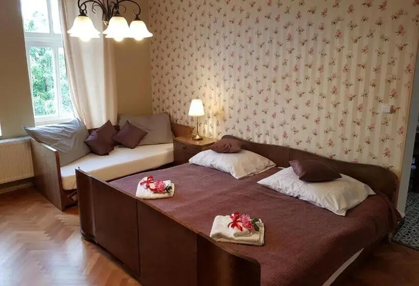 ガーデンビュースイート, Vila Janáčkova 1st Republic Villa