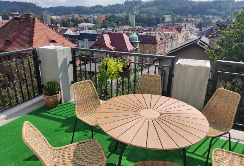 جناح مزود بتراس, Vila Janáčkova   1st Republic Villa