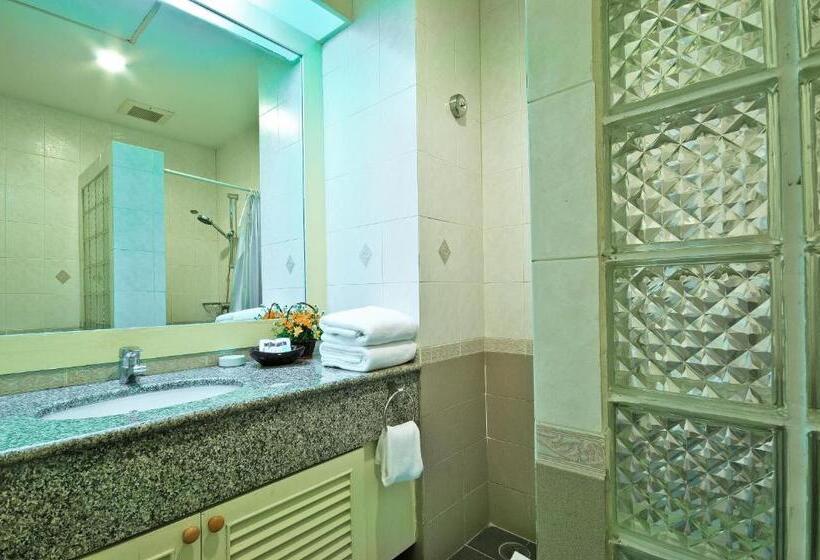 Superior studio with balcony, Admiral Suites Bangkok