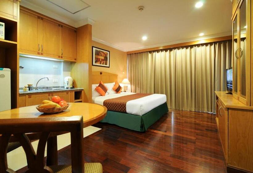 Superior studio with balcony, Admiral Suites Bangkok