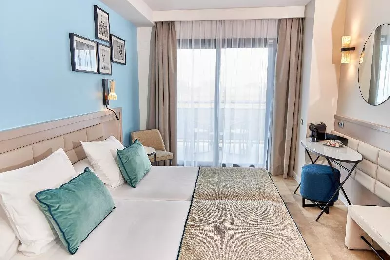 اتاق لوکس, Bristol Brasil 500 Curitiba Batel