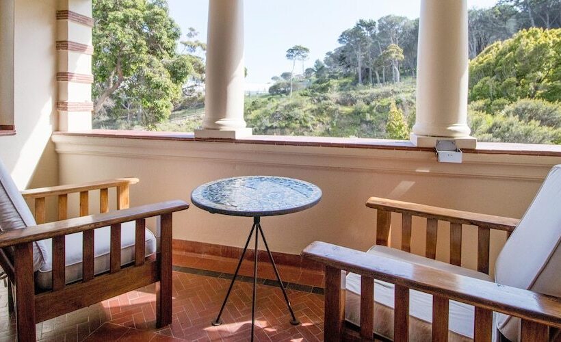 جناح, Camps Bay Retreat