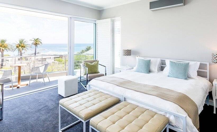 جناح, Camps Bay Retreat