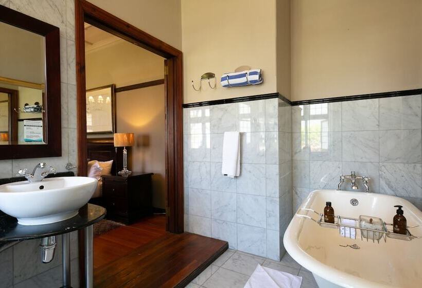 جناح, Camps Bay Retreat