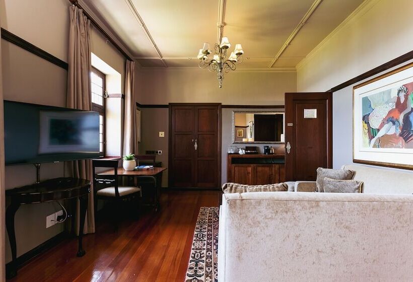 جناح, Camps Bay Retreat