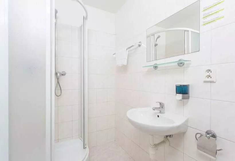 Standard Neljän Hengen Huone, Cityinn