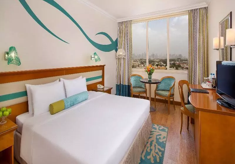 اتاق لوکس با چشم‌انداز شهر, Coral Beach Resort Sharjah