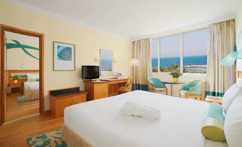 اتاق خانوادگی با چشم‌انداز دریا, Coral Beach Resort Sharjah