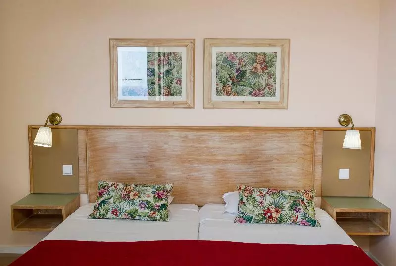 استودیوی استاندارد, Dorisol Buganvilia Studio