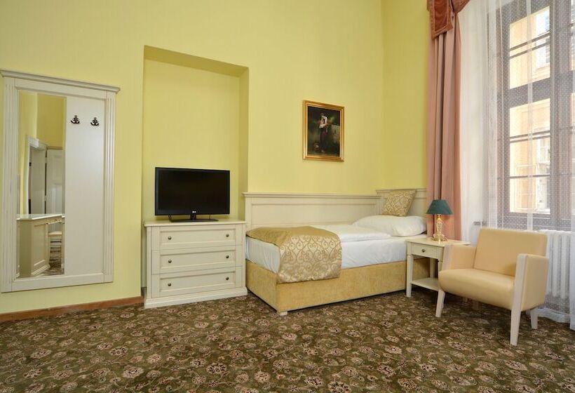 اتاق استاندارد یک نفره, Metamorphis