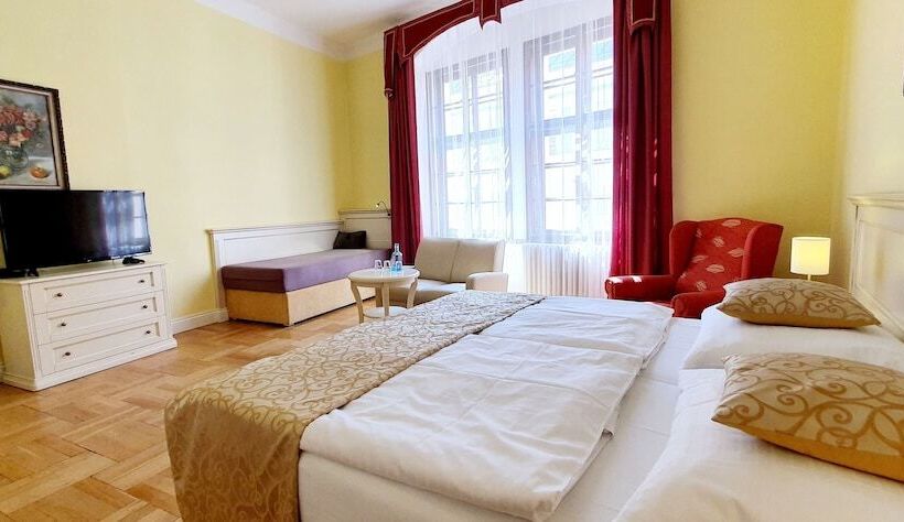 اتاق استاندارد سه نفره, Metamorphis