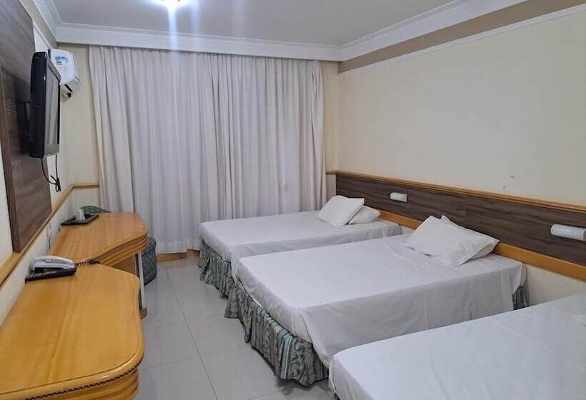 חדר אקזקיוטיב לשלושה, Michelangelo