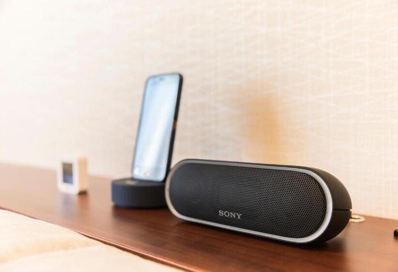 行政三人间, Namba Oriental